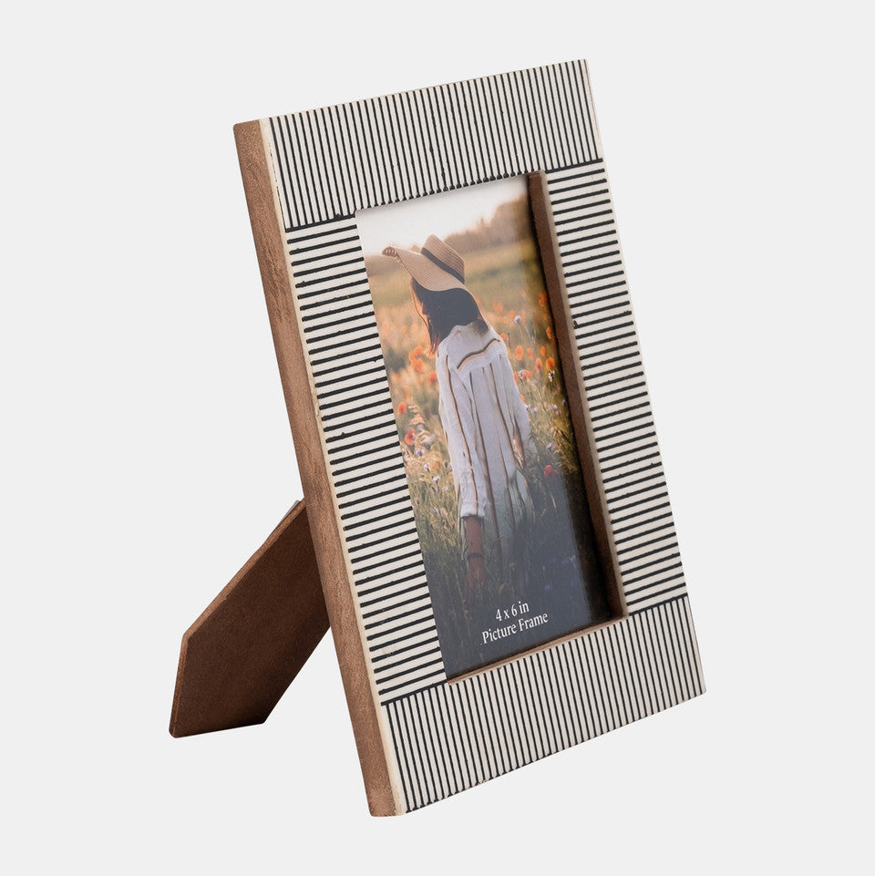 Etched Lines Photo Frame