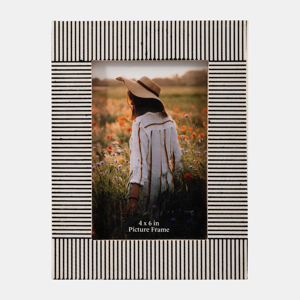 Etched Lines Photo Frame