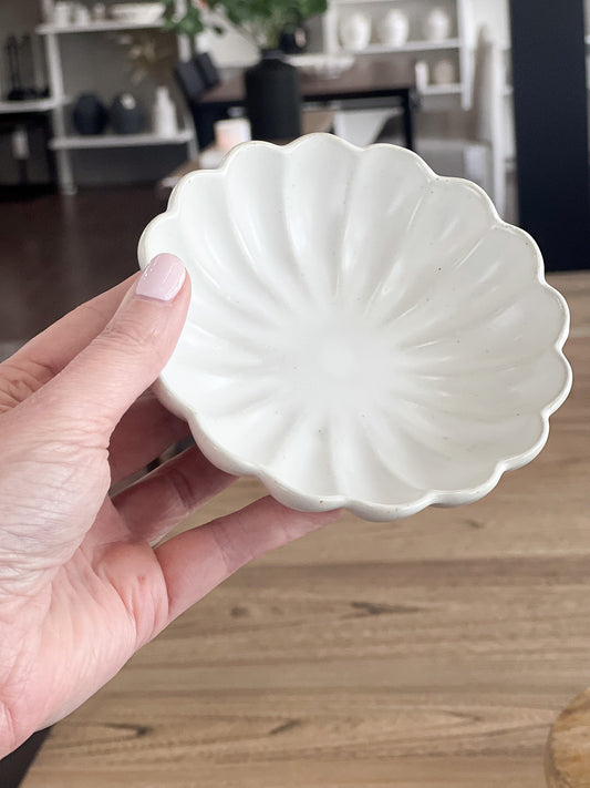 5" Scalloped Bowl