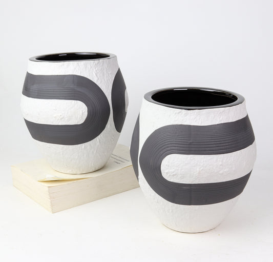 8" Black/White Vase