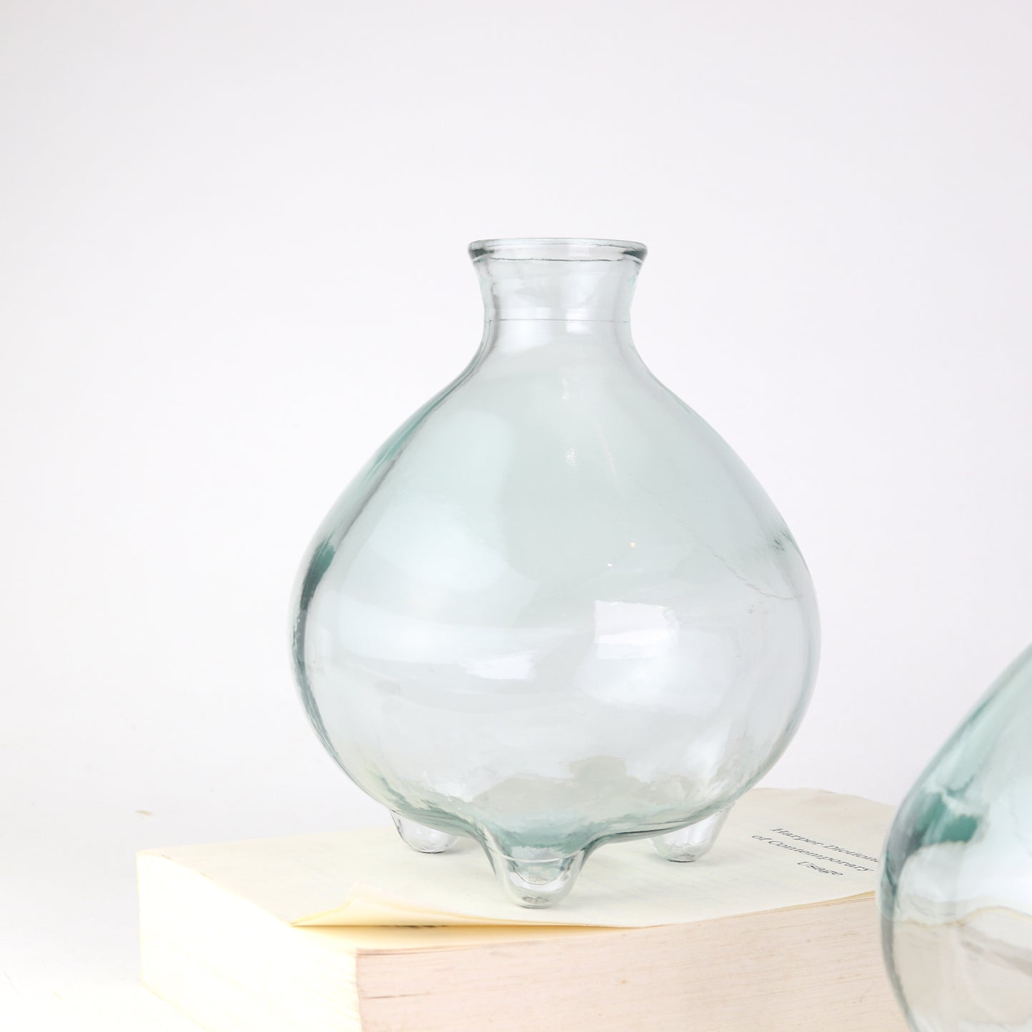 Vase W/Legs