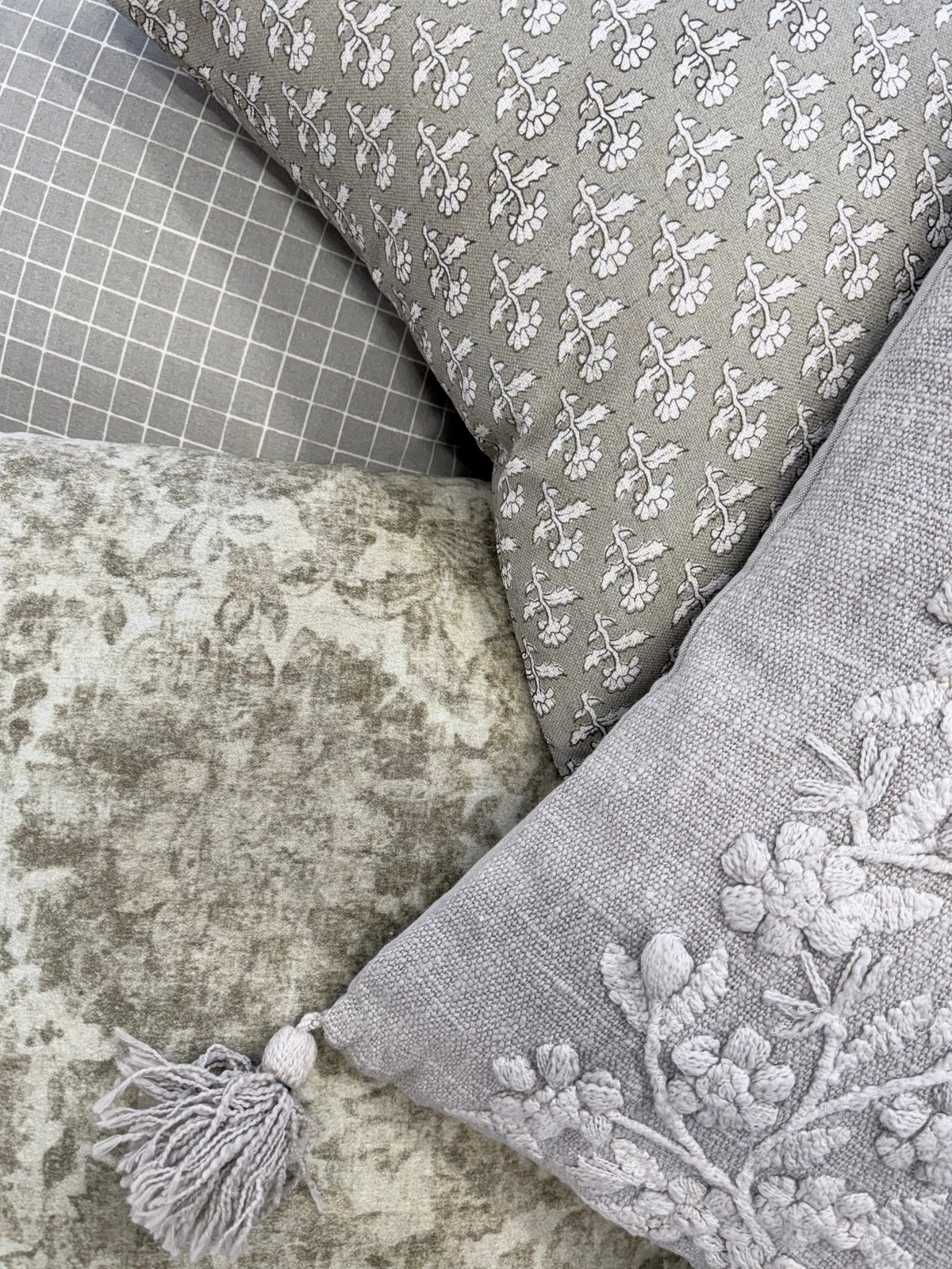 Pillows & Throws