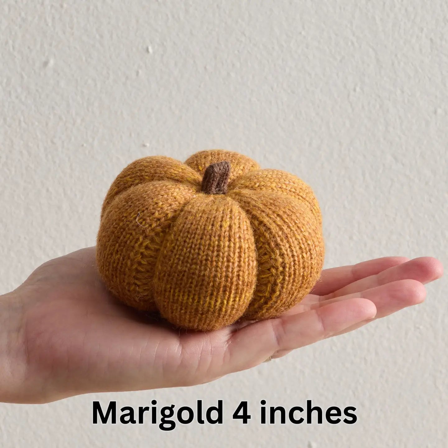 4" Mini Sweater Pumpkin
