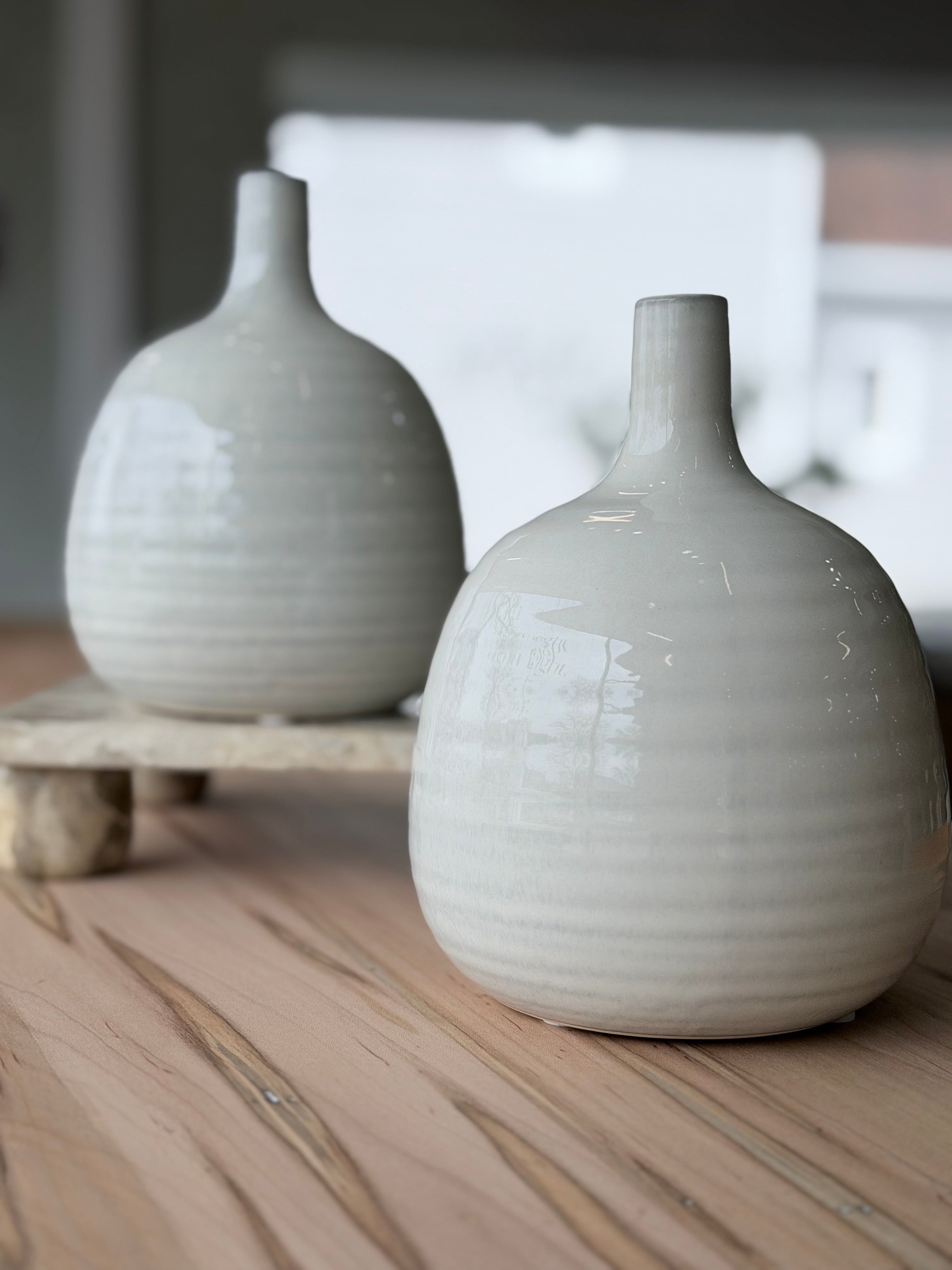 6.9" Med Neck Vase