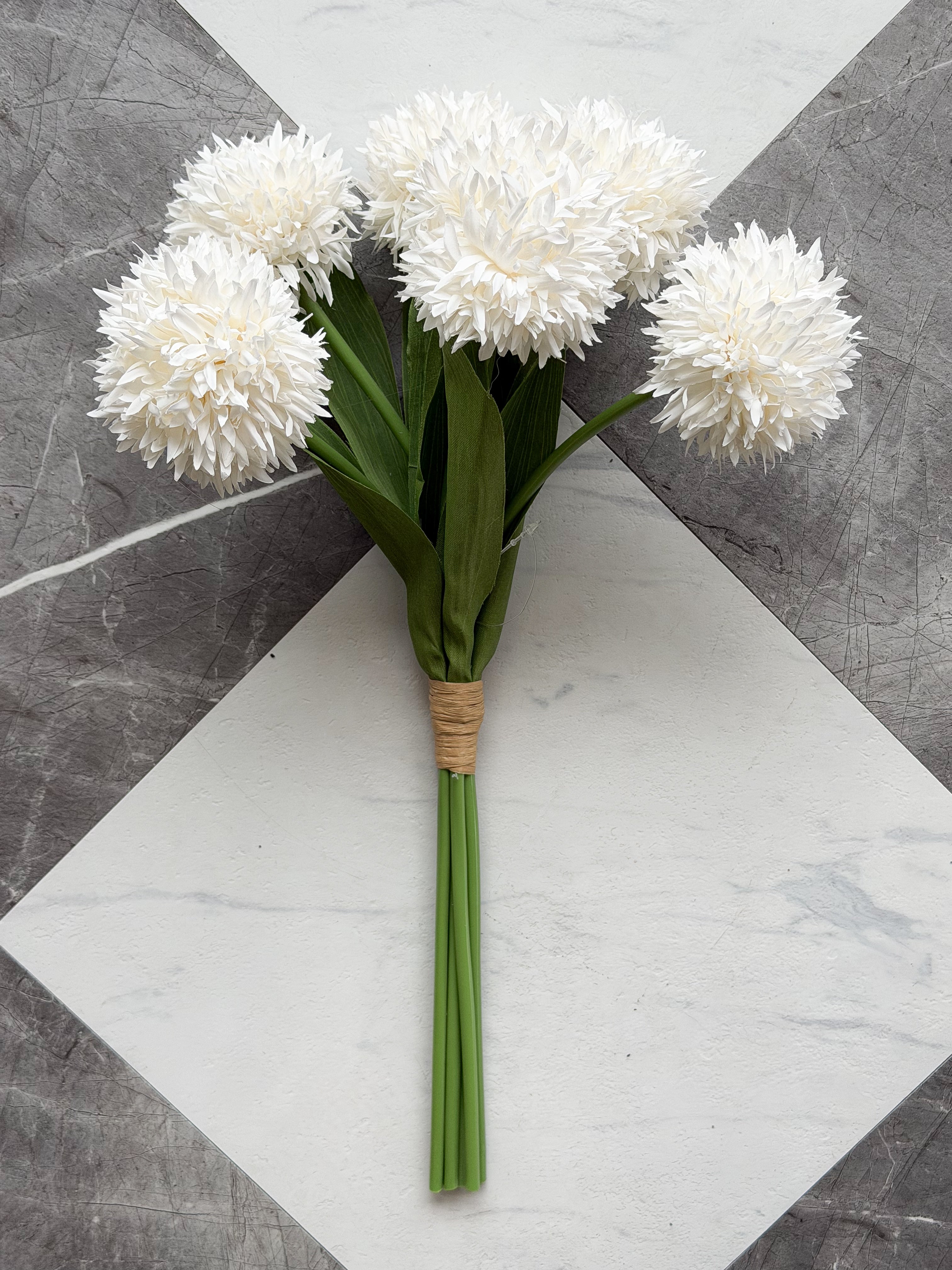 16" White Mum Bundle