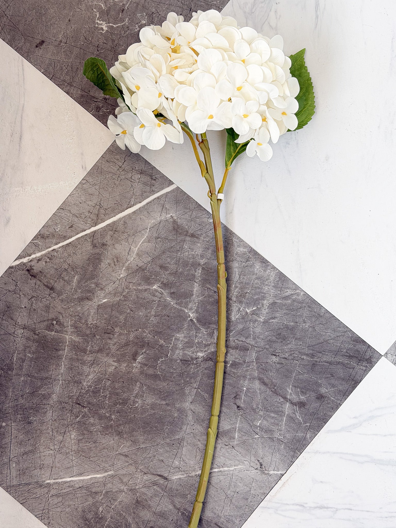 18" Creamy Hydrangea