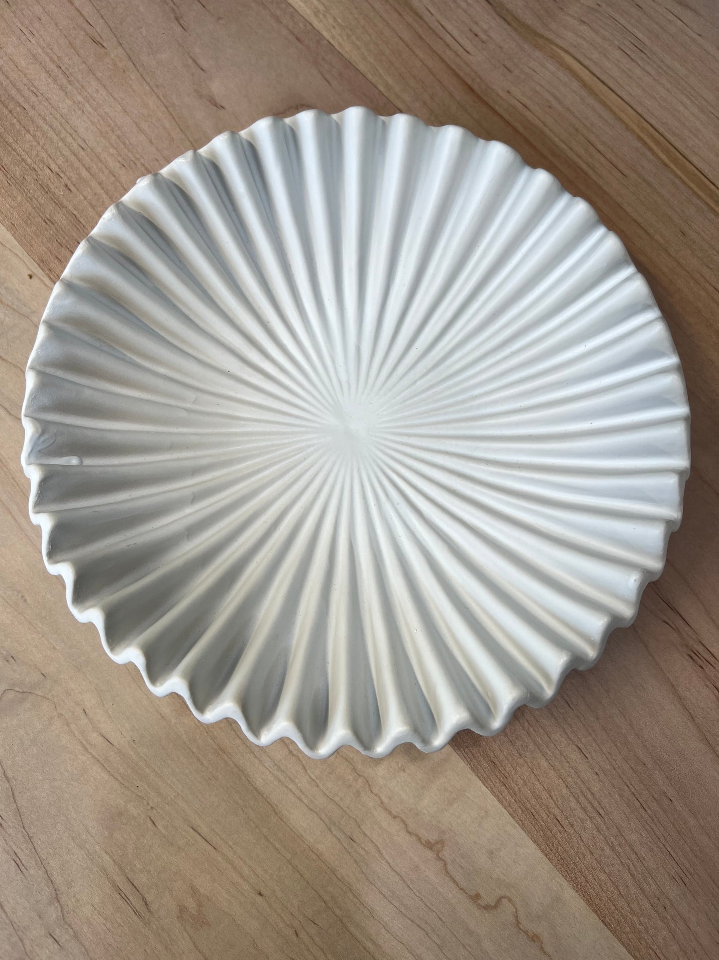 8.5" Scalloped Ceramic