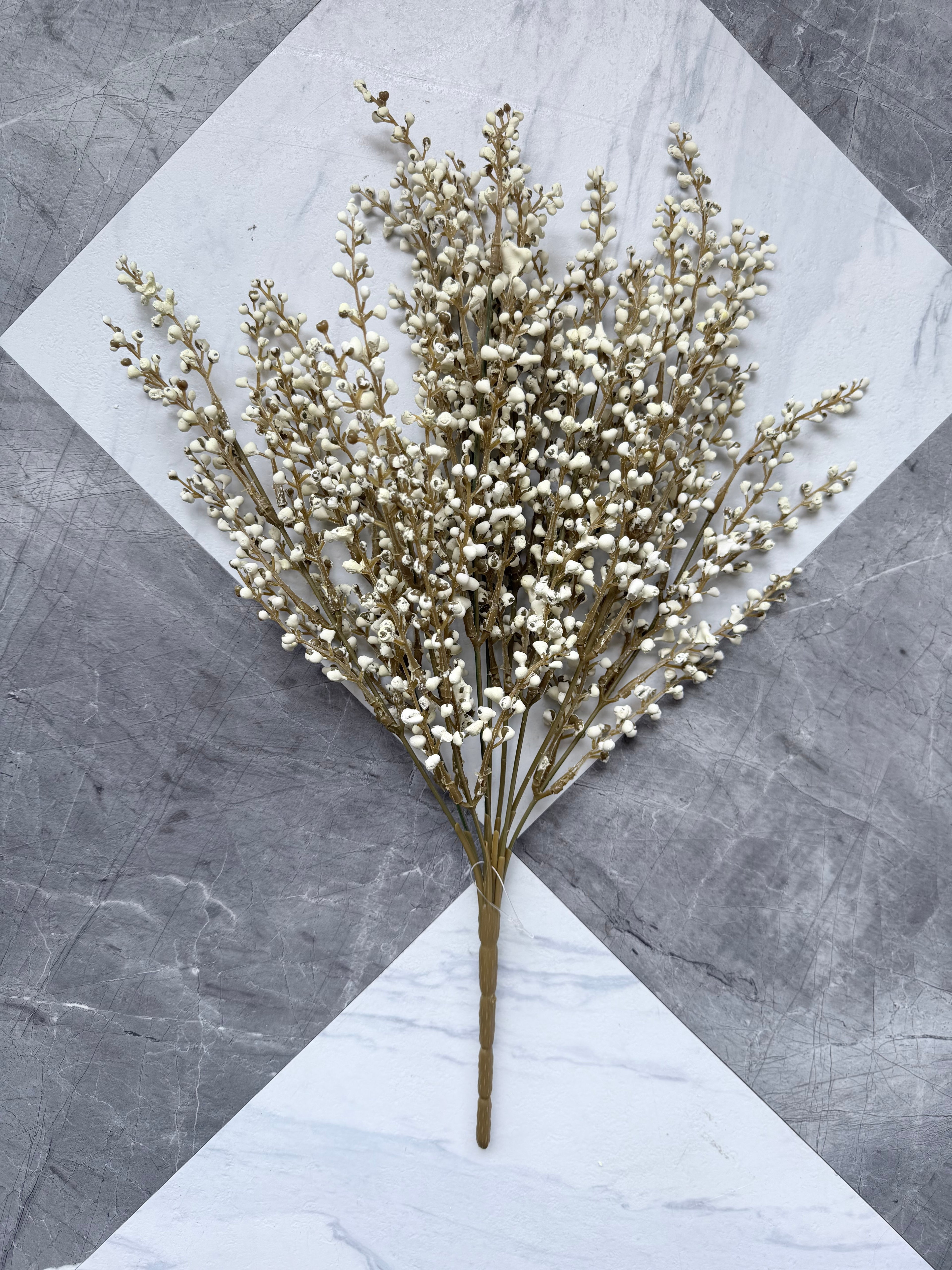 18" White Heather Bunch