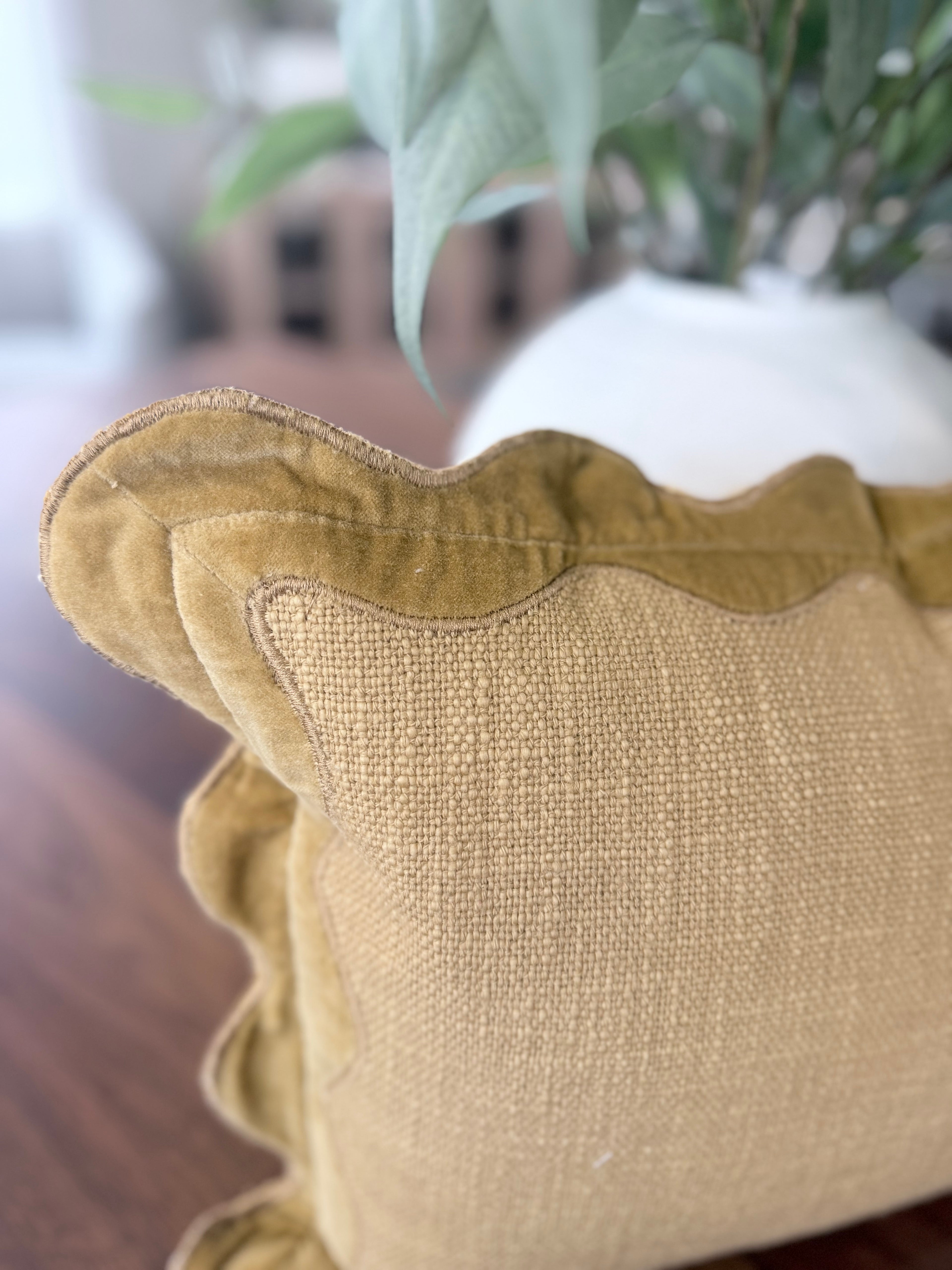 21" x 12" Gold Scallop Lumbar