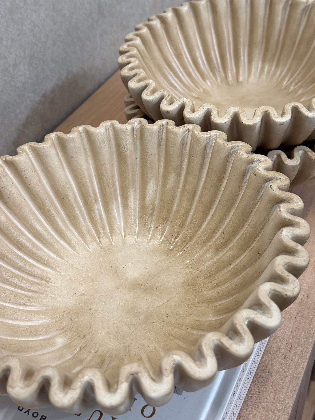 9.8" Beige Ruffle Bowl