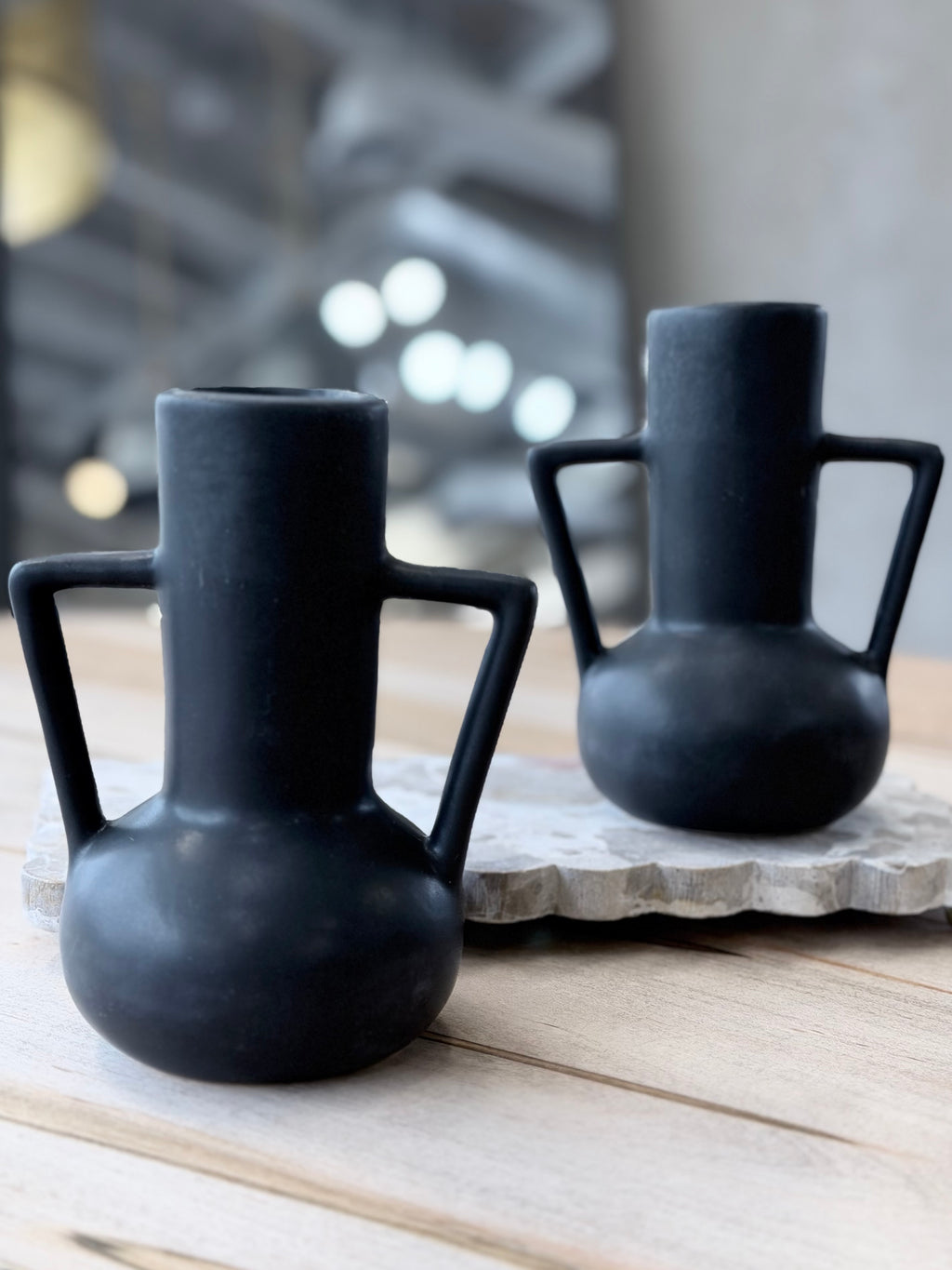Matte Blk Vase with handles