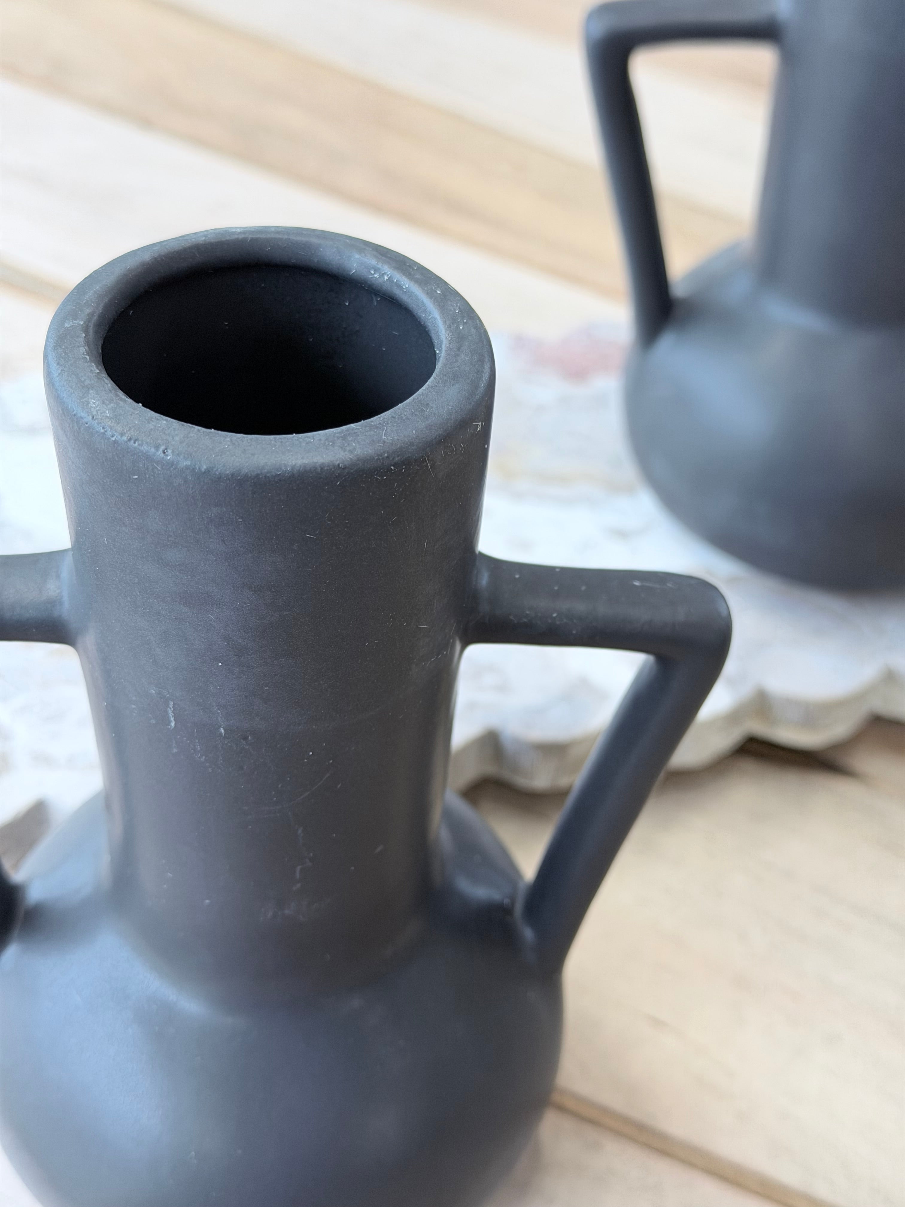 Matte Blk Vase with handles